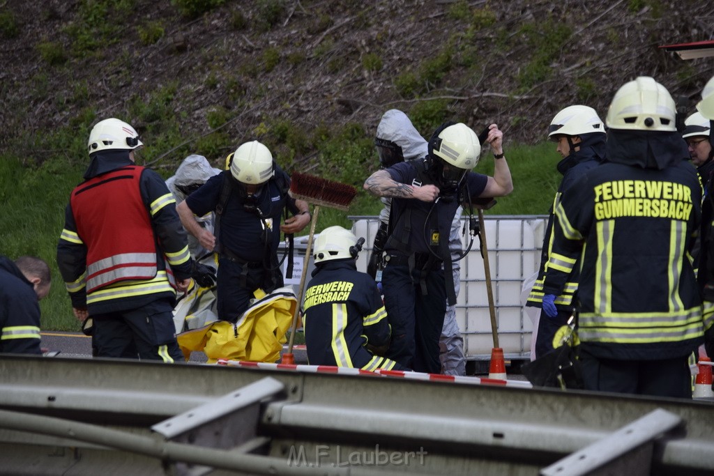 VU Gefahrgut LKW umgestuerzt A 4 Rich Koeln Hoehe AS Gummersbach P220.JPG - Miklos Laubert